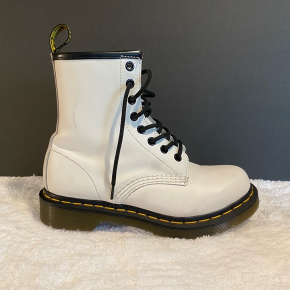 NWOT Doc Marten 1460 Women’s Smooth Leather Lace Up Boots Size 6 - Picture 15 of 16